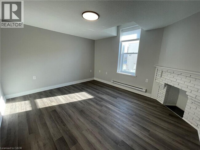 69 E Main St in Welland, ON - Building Photo - Building Photo