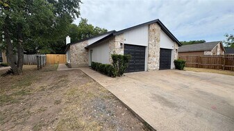 11416 Ptarmigan Dr in Austin, TX - Building Photo