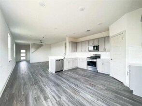 7713 Jacobean WY in Austin, TX - Foto de edificio - Building Photo