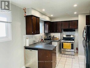 9 Terra Cotta Crescent in Brampton, ON - Building Photo - Building Photo