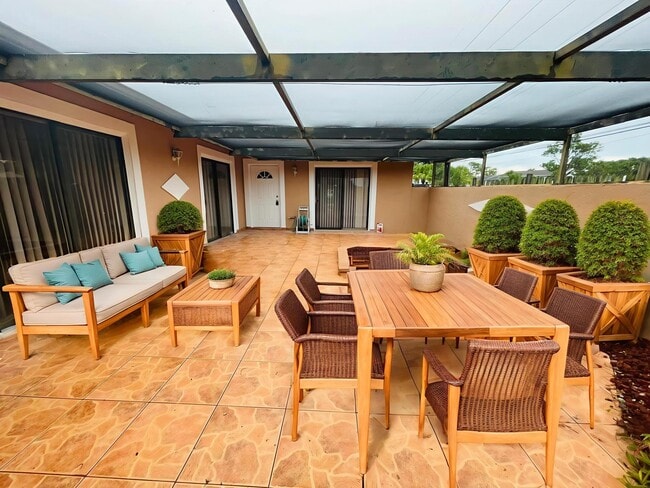 4758 Sunny Palm Cir in West Palm Beach, FL - Building Photo - Building Photo