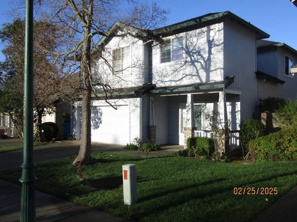 1447 Grey Hawk Way in Santa Rosa, CA - Building Photo