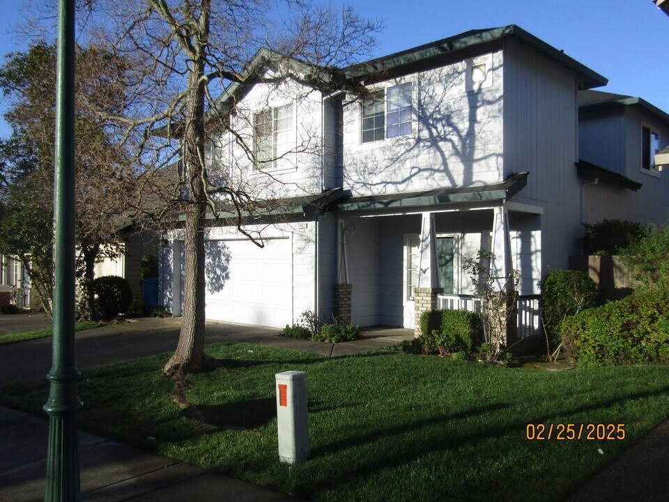 1447 Grey Hawk Way in Santa Rosa, CA - Building Photo