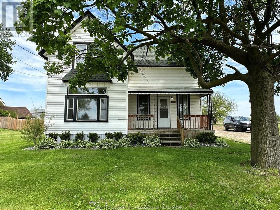 2681 Front Rd in Windsor, ON - Building Photo