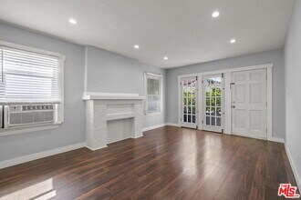 1754 N La Brea Ave in Los Angeles, CA - Building Photo - Building Photo