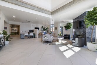 Riverview Apartments in Everett, WA - Foto de edificio - Building Photo