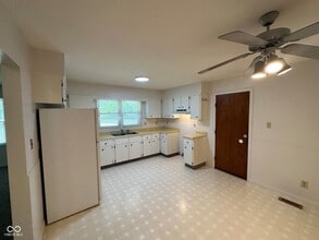 1222 Richfield Ln in Avon, IN - Foto de edificio - Building Photo