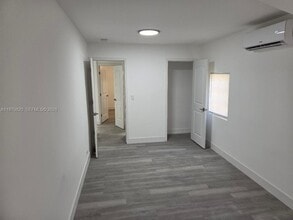 2911 NW 30th St in Miami, FL - Building Photo - Building Photo
