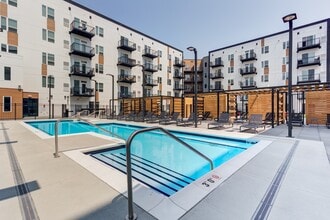 Welkin Apartments in Des Plaines, IL - Foto de edificio - Building Photo