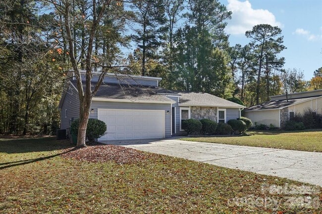 7030 Huntsmaster Dr in Charlotte, NC - Building Photo - Building Photo