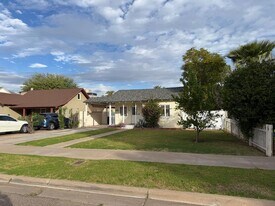 76 W Lewis Ave in Phoenix, AZ - Building Photo