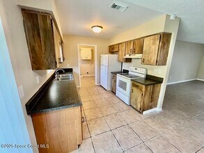 3890 Essex St in Titusville, FL - Building Photo - Building Photo
