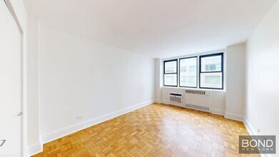 435 E 79th St in New York, NY - Building Photo - Building Photo