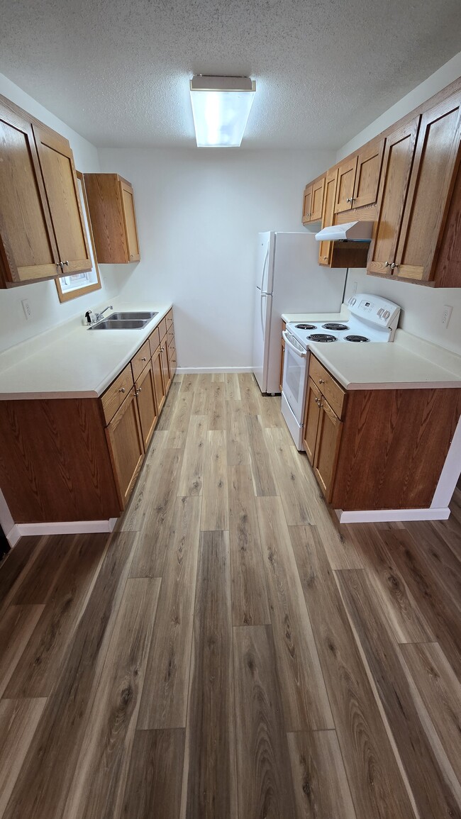 563 4th St SE in Mayville, ND - Foto de edificio - Building Photo