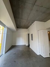 151 SE 1st St, Unit 408 in Miami, FL - Building Photo - Building Photo