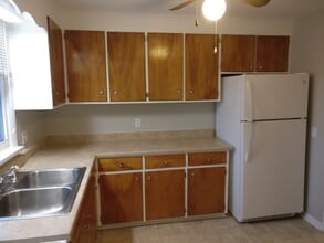 402 McKinley Street, Unit Apt 3 in East Rochester, NY - Building Photo - Building Photo