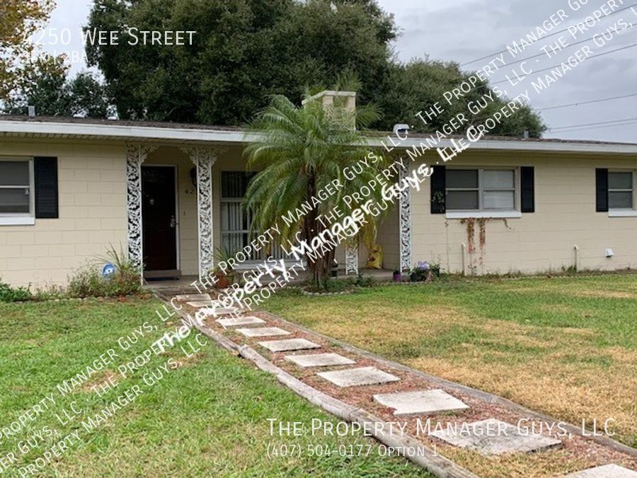 4250 Wee St in Mount Dora, FL - Building Photo