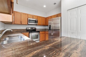 15460 SW 119th St in Miami, FL - Building Photo - Building Photo