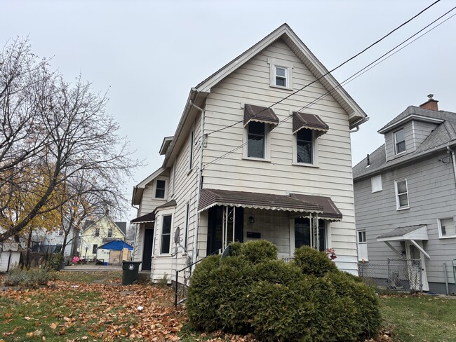 property at 621 Greenfield Ave SW