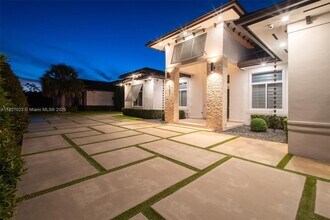 10203 SW 136th St in Miami, FL - Building Photo - Building Photo