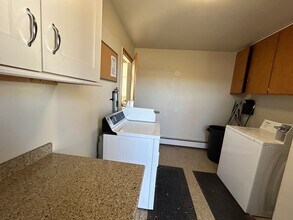 1016 11th Ave W in Dickinson, ND - Building Photo - Building Photo