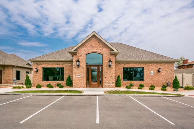 Roman Estates in Aliquippa, PA - Foto de edificio - Building Photo