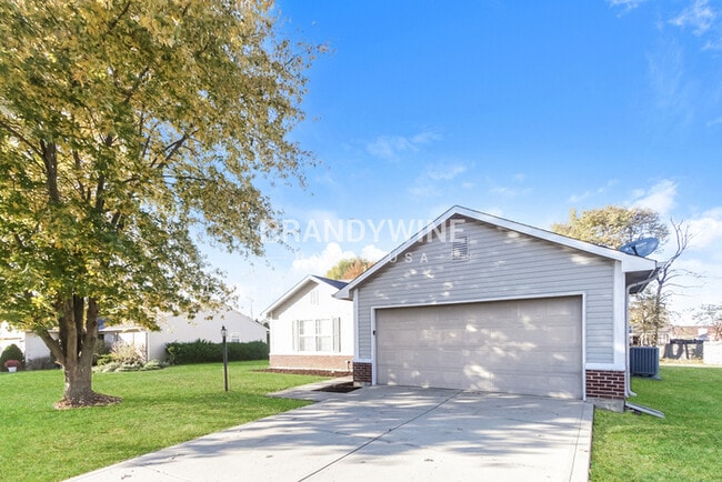 18057 Sanibel Cir in Noblesville, IN - Foto de edificio - Building Photo