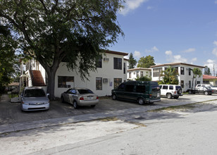 1210 NE 110th St in Miami, FL - Building Photo - Building Photo