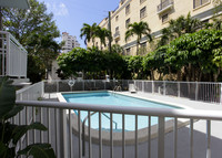 130 Mendoza Ave in Coral Gables, FL - Foto de edificio - Building Photo