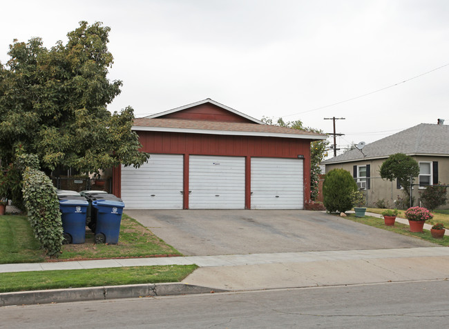 1011 N Mariposa St in Burbank, CA - Foto de edificio - Building Photo