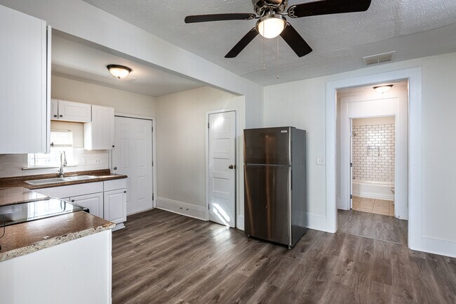 404 Paines Ave NW in Atlanta, GA - Building Photo - Building Photo