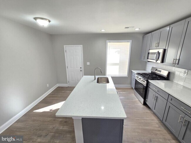 3169 Ravenwood Ave in Baltimore, MD - Building Photo - Building Photo