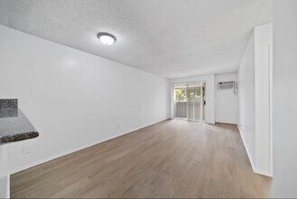 1008 Rosemont Ave in Los Angeles, CA - Building Photo - Building Photo