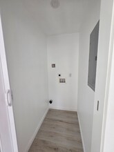 2895 Canal Ave in Long Beach, CA - Foto de edificio - Building Photo