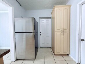 447 Conniston Rd in West Palm Beach, FL - Building Photo - Building Photo