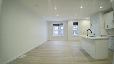 10240-10157 157 St NW in Edmonton, AB - Building Photo - Building Photo