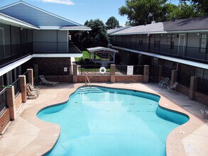 Continental Arms Apartments: Charming Gated Community in Albuquerque, NM - Foto de edificio - Interior Photo