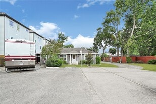 2302 Hoskins Dr in Houston, TX - Building Photo