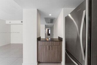 910 West Ave, Unit 0217 in Miami Beach, FL - Building Photo - Building Photo