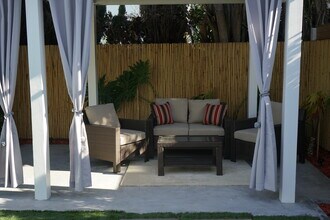 1416 S Crest Dr, Unit 1416 in Los Angeles, CA - Building Photo - Building Photo