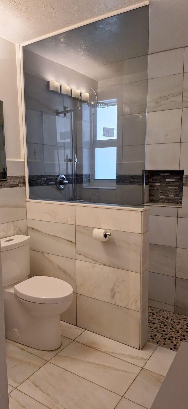 10521 SW 201st Terrace in Cutler Bay, FL - Foto de edificio - Building Photo