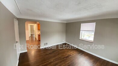 2390 Harrison Ave in Cincinnati, OH - Building Photo - Building Photo