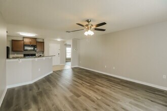 6742 Wirevine Dr in Brooksville, FL - Building Photo - Building Photo