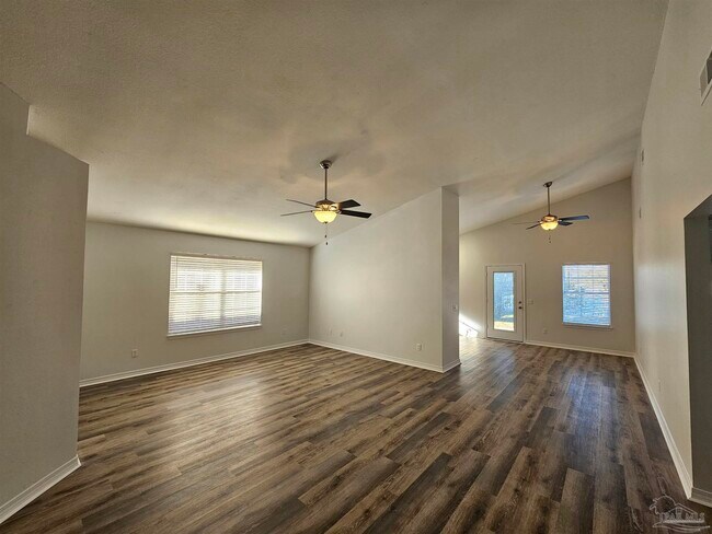 28 Easton St in Ensley, FL - Building Photo - Building Photo