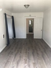 417 W 10th St in Long Beach, CA - Building Photo - Building Photo