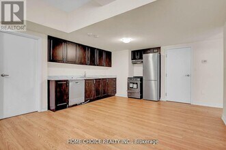 143 Terry Fox Dr in Barrie, ON - Building Photo - Building Photo