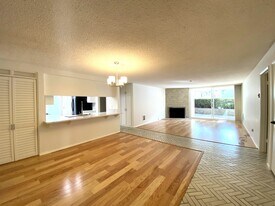 428 Esplanade, Unit 101 in Redondo Beach, CA - Building Photo - Building Photo