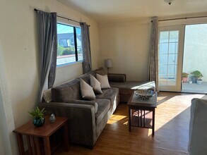 12136 Hatteras St in Valley Village, CA - Building Photo - Building Photo