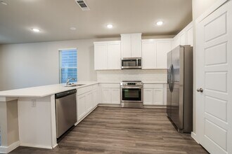 18519 Centro Row in Shenandoah, TX - Building Photo - Building Photo