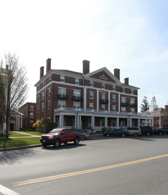 6 Main St in Lenox, MA - Building Photo - Building Photo